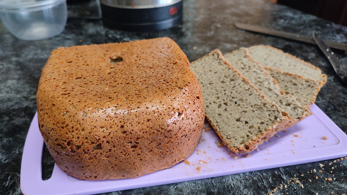 "Низ" хлеба, хорошо смотрится "верхом". ))) В хлебопечке получился отличный загар