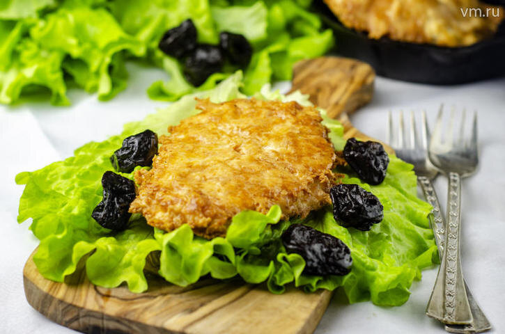 Стоит добавить сюда чернослив, как оно приобретает совершенно другой вкус / Фото: Валентин Звегинцев, «Вечерняя Москва»