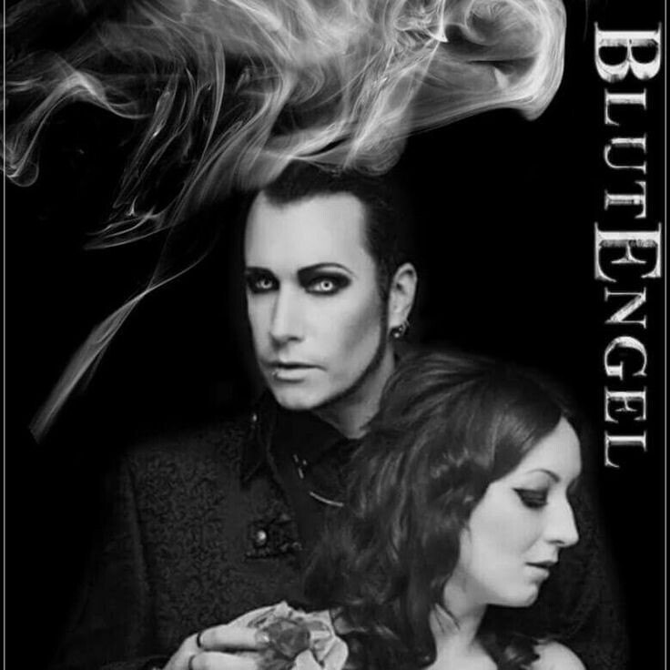 Курит много! И в реале! Я же стукач! 