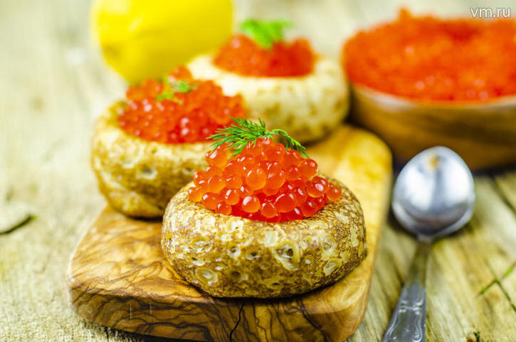 Сверху можно украсить веточкой укропа / Фото: Валентин Звегинцев, «Вечерняя Москва»
