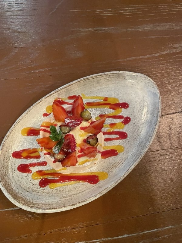 Десерт Анна Павлова в ресторане Оттепель на ВДНХ © "Покажу Москву"