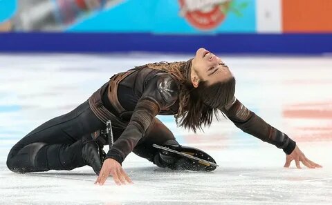 на колени....