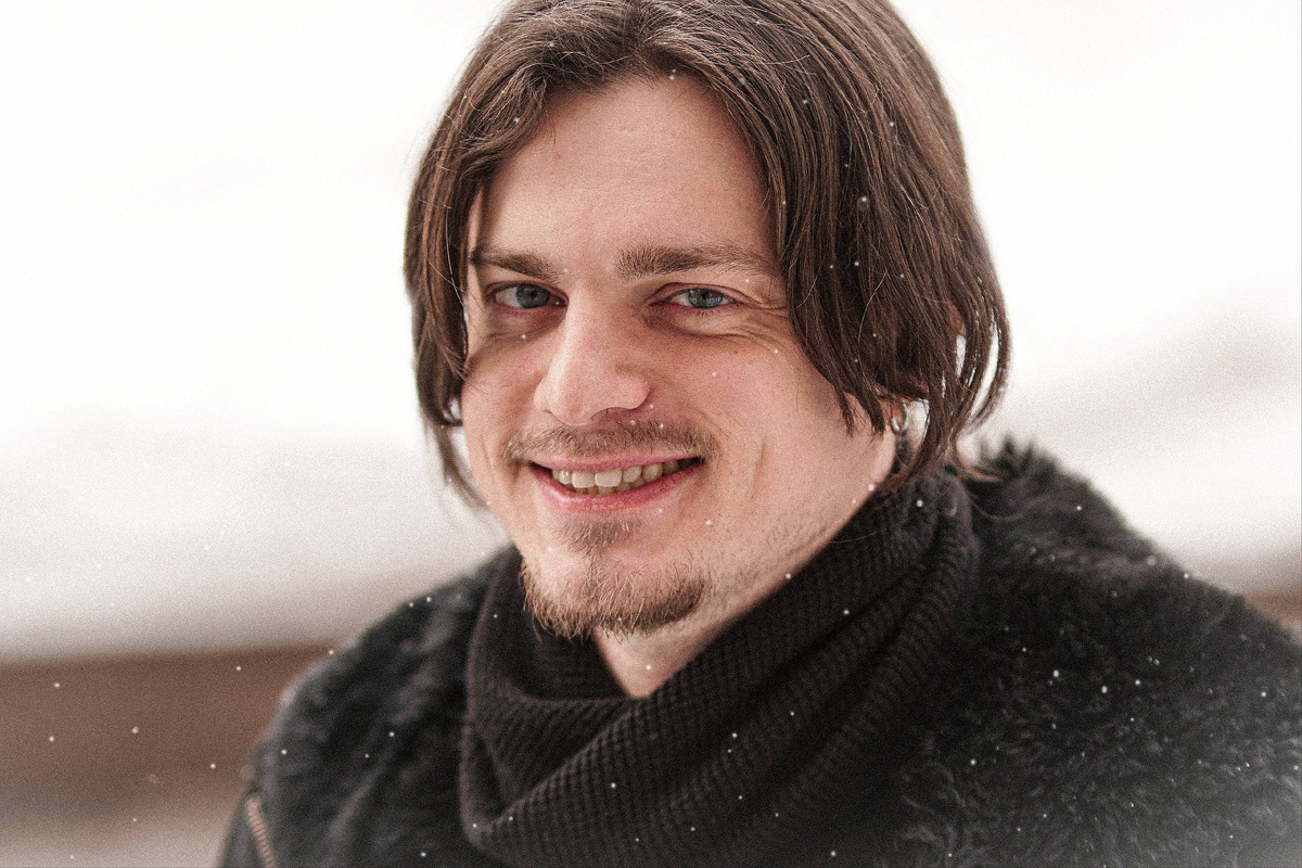 Михаил редко делится своими фотографиями, но "Комсомольской правде" удалось сделать снимок с автором мема. Фото: Яна Вежлева.