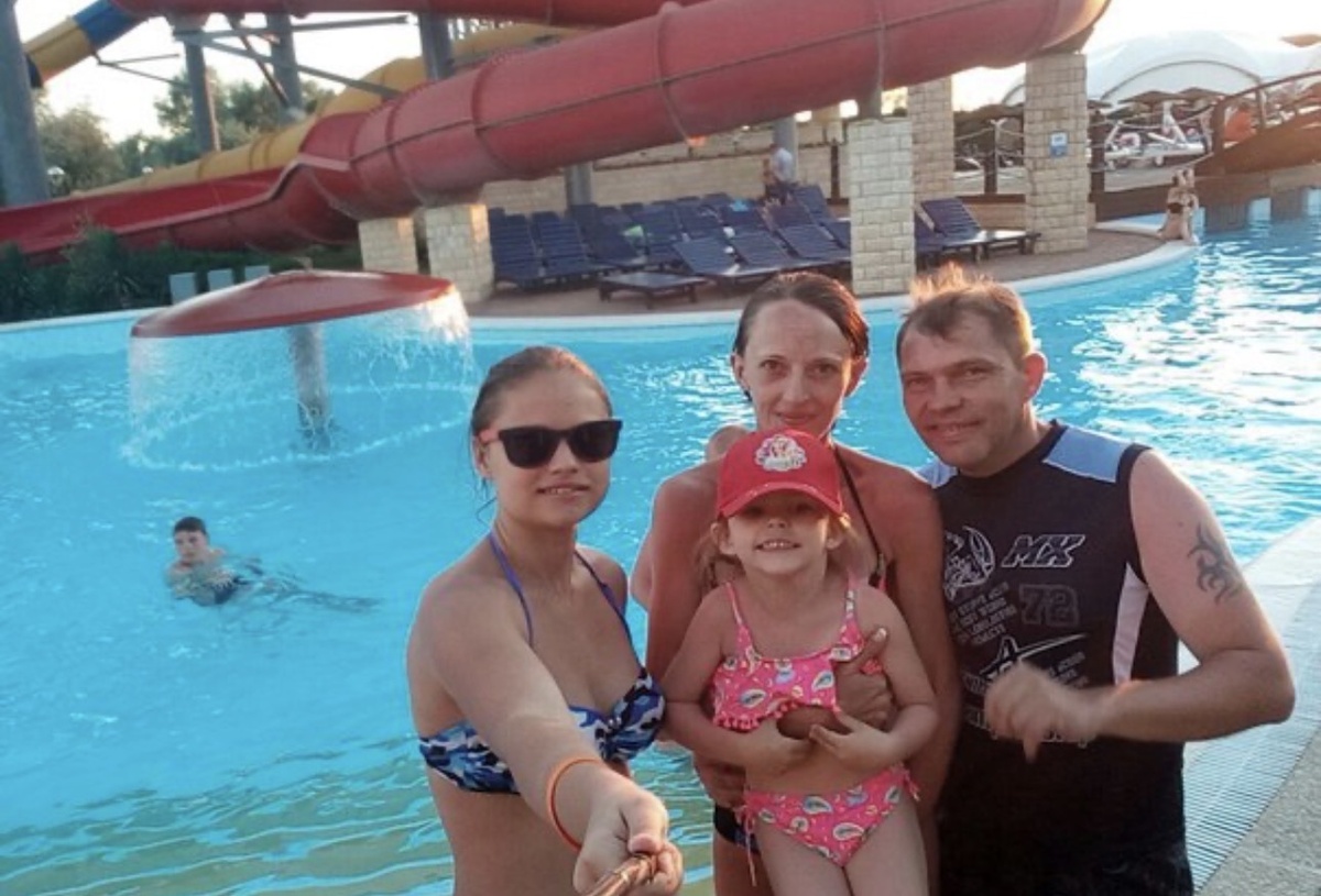 Катя, Юля, Андрей и Аня.