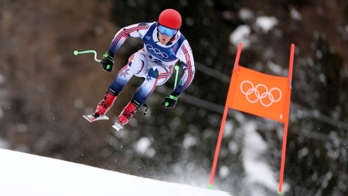    Норвежский горнолыжник Меллер эвакуирован на вертолете после падения на трассе