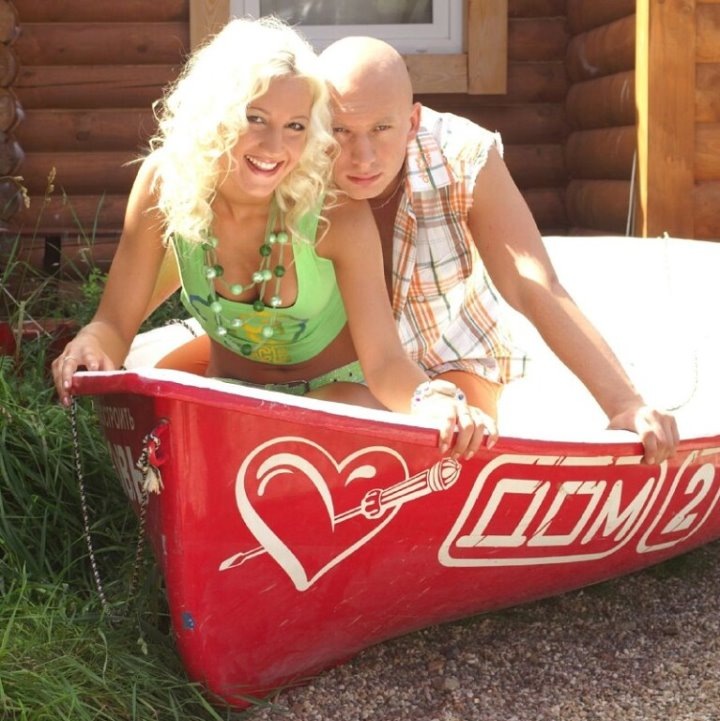 Ольга Бузова плывет с Романом Третьяковым на лодке любви