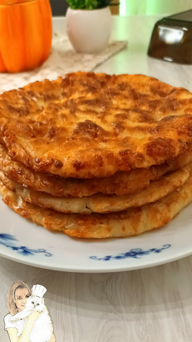 Это вкусное и удобное блюдо, которое можно приготовить дома 
с минимальными усилиями.
Фото 1.
Ингредиенты:
• Яйцо - 1 шт.
• Соль - 1 ч.л.
• Молоко - 200 мл.
• Мука - 160 гр.
• Разрыхлитель - 1 ч.л.
• Сыр сулугуни - 300 гр.
• Сливочное масло

Приготовление: