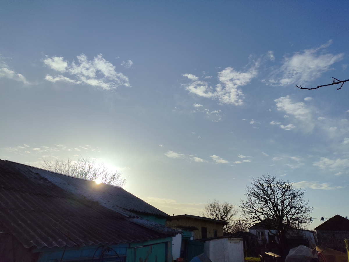 А вот и солнышко показалось, можно загорать )))