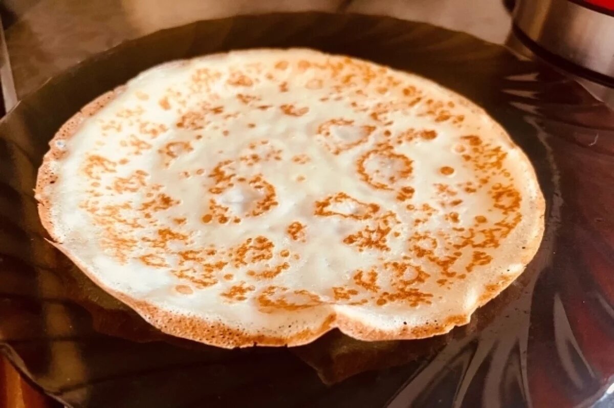    Врач Мещеряков назвал, кому нельзя есть блины на Масленицу