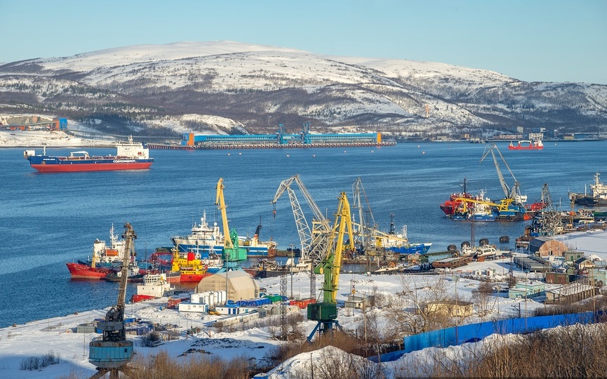 Мурманск: полярный день и северное сияние