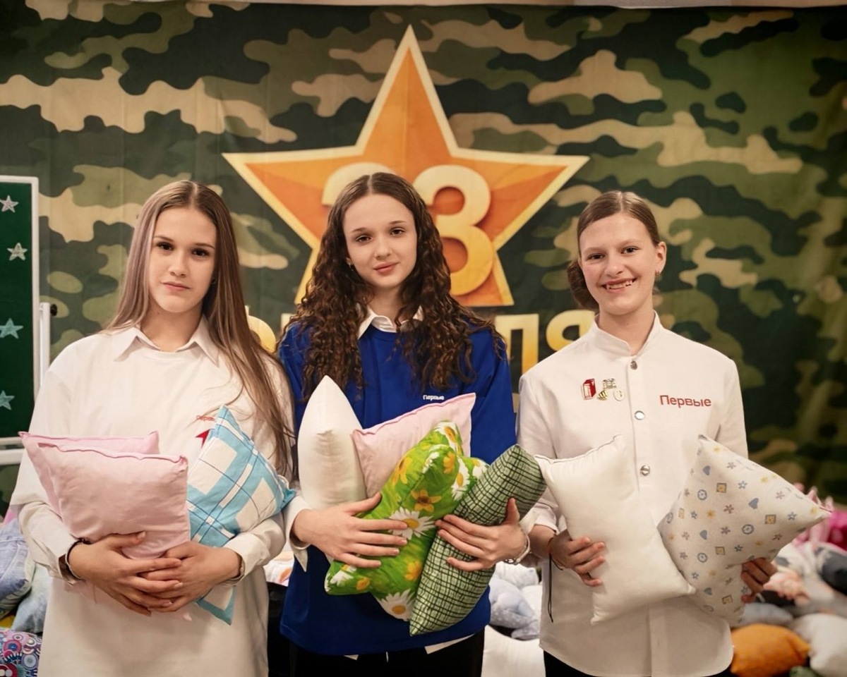    Школьники Нижневартовска шьют подушки для военных госпиталей