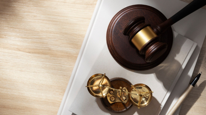 Фото: https://ru.freepik.com/free-photo/top-view-career-guidance-items-judges_27641820.htm#