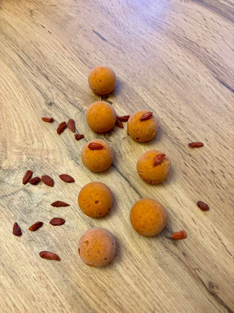 Немного их примораживала 