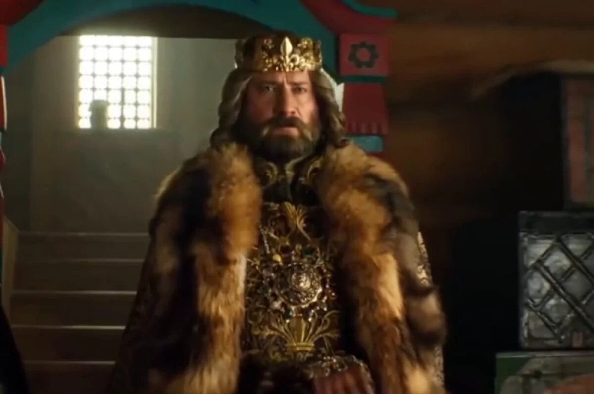    Батюшка-царь — почти неузнаваемый в гриме Павел Прилучный.