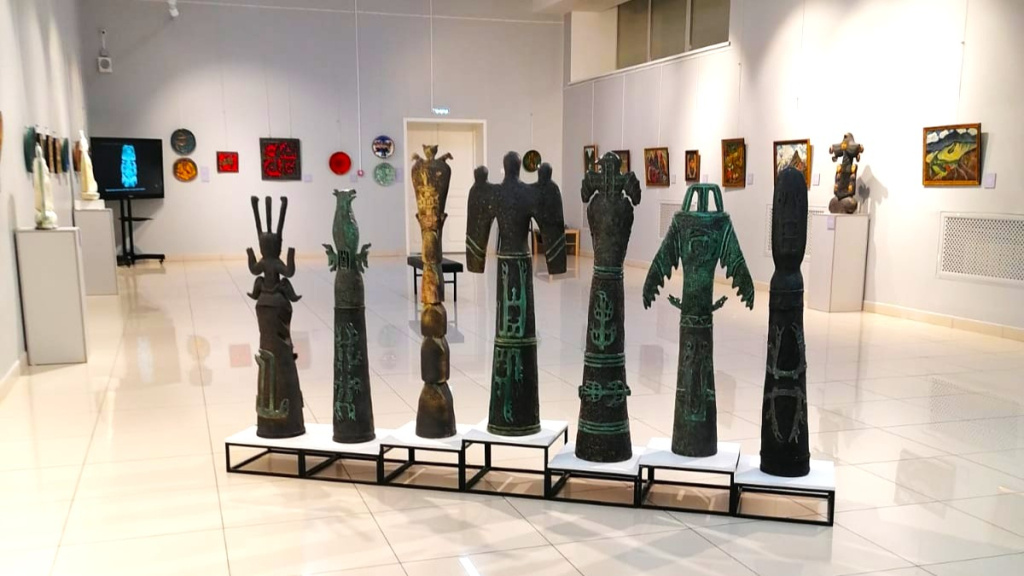    В Ханты-Мансийске проведут выставку к 85-летию народной художницы России Галины Визель