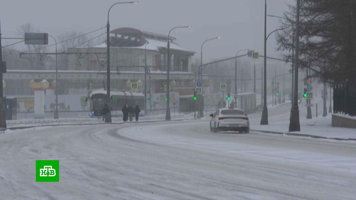    Москвичей просят пересесть на метро    из-за    снегопада