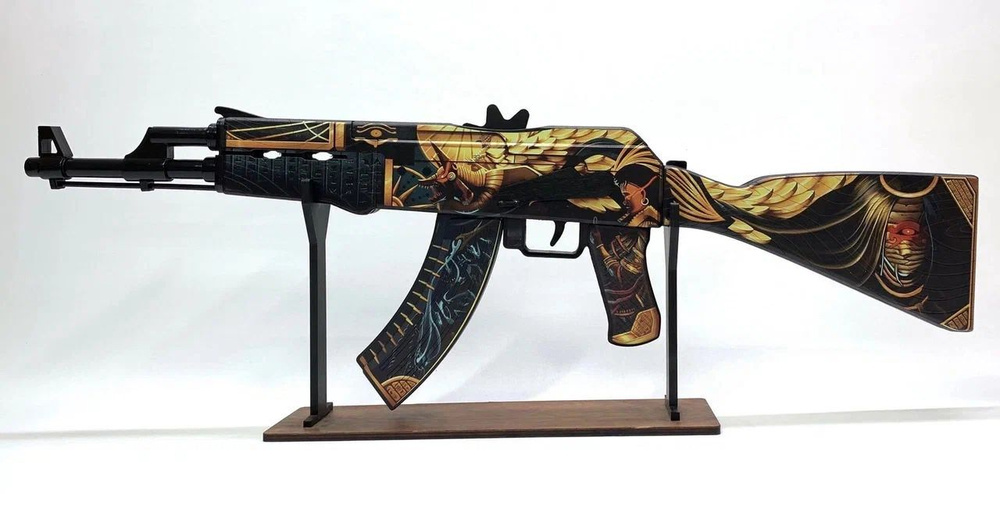 Полноценная декоративная копия легендарного оружия (например, автомата Калашникова)