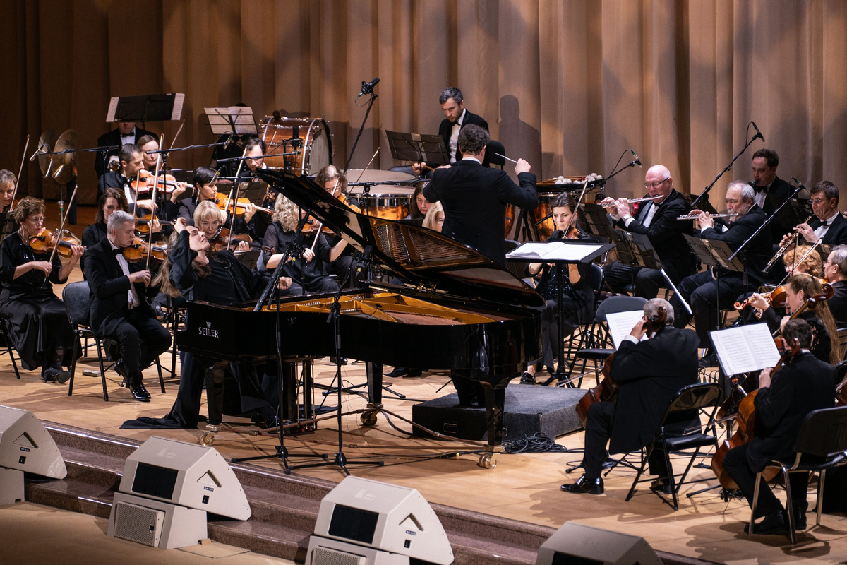 Симфонический оркестр радио "Орфей". Солист - Владимир Вишневский. Фото предоставлено PR-службой концертной дирекции Телерадиоцентра "Орфей".