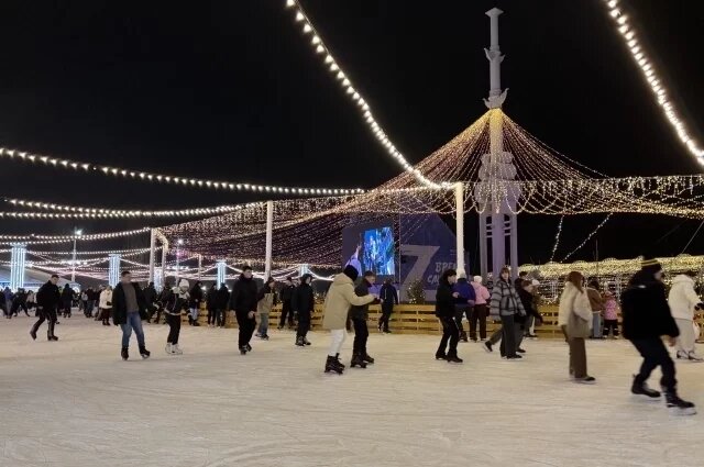    До какого числа будет работать каток на Адмиралтейской площади в Воронеже?