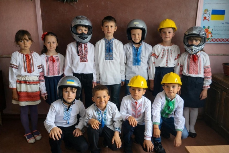    Шлем вместо кастрюли. Дисквалифицированного украинского спортсмена начали поддерживать полицейские и школьники