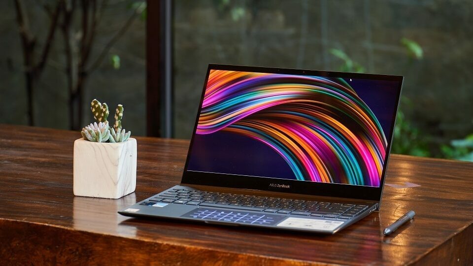 Лучшие ультрабуки. Фото: Lukmanazis / Shutterstock / Fotodom