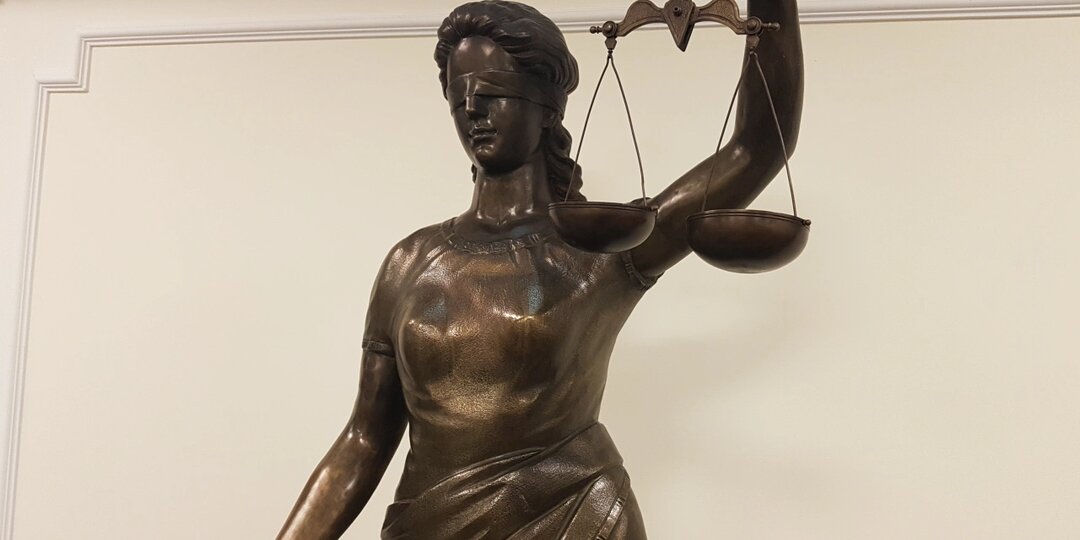 Контр-адмиралу простили воровство, а генерала Попова держат в тюрьме. Подоляка спросил прямо: Это как?