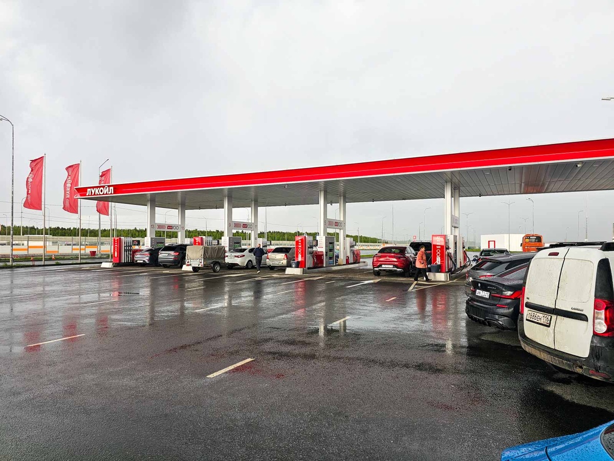 Трасса М11. АЗС