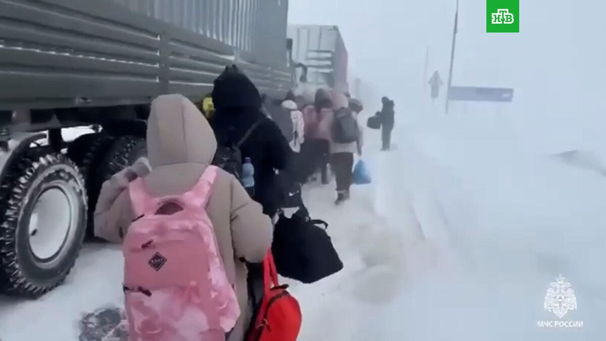    Под Тулой из застрявшего в снежной пробке автобуса эвакуировали детей