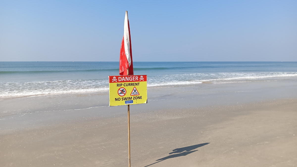 Иногда бывают сильные подводные течения, поэтому стоит соблюдать осторожность. 