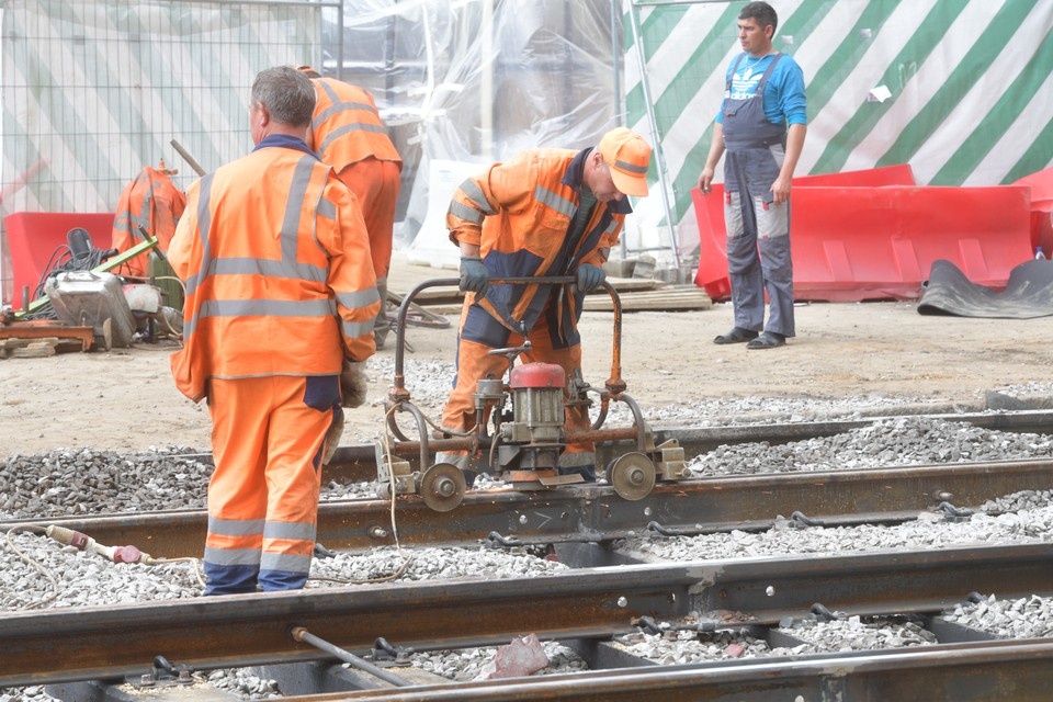    Инвестор обсуждает ситуацию с руководством города и области. Михаил ФРОЛОВ