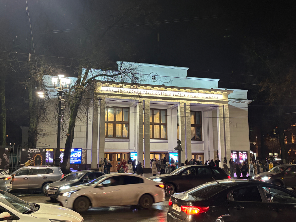 Фото автора. Нижегородский академический театр оперы и балета им. А.С. Пушкина 