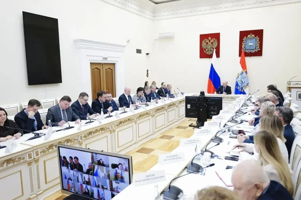    Губернатор Вячеслав Федорищев провел оперативное совещание правительства, на котором он поручил ввести единые стандарты благоустройства и дизайн-код для населенных пунктов региона. правительство Самарской области
