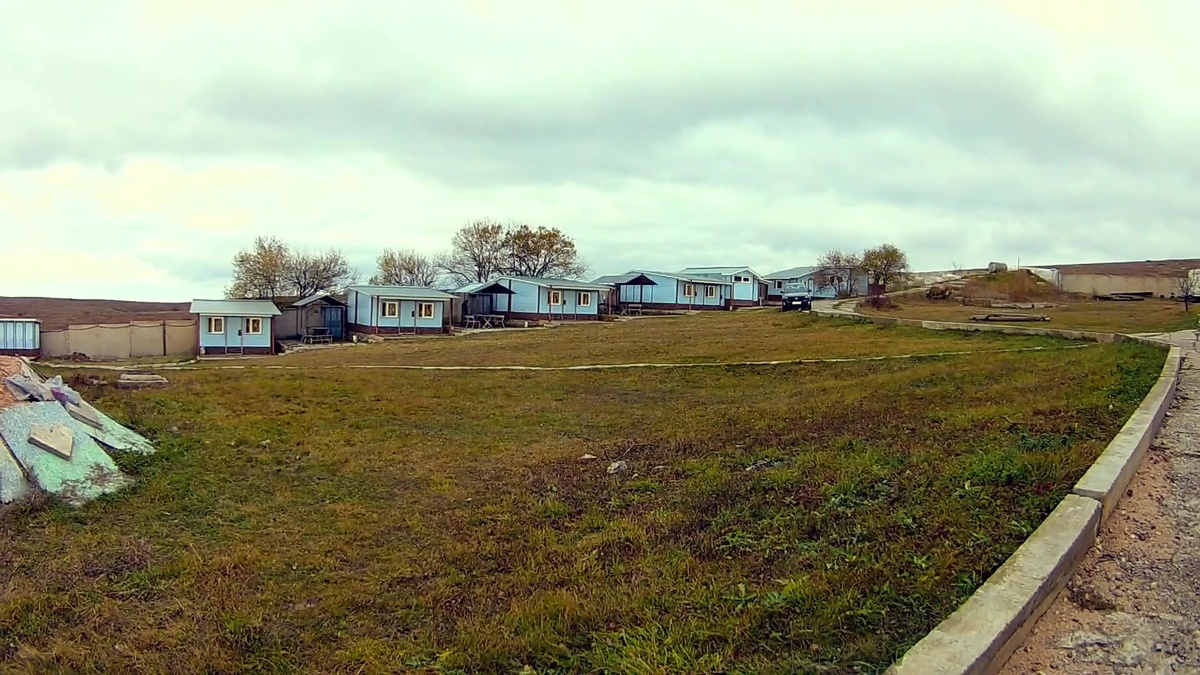 Вид на турбазу "Оникс" (Точка) в горах Чатыр-Дага