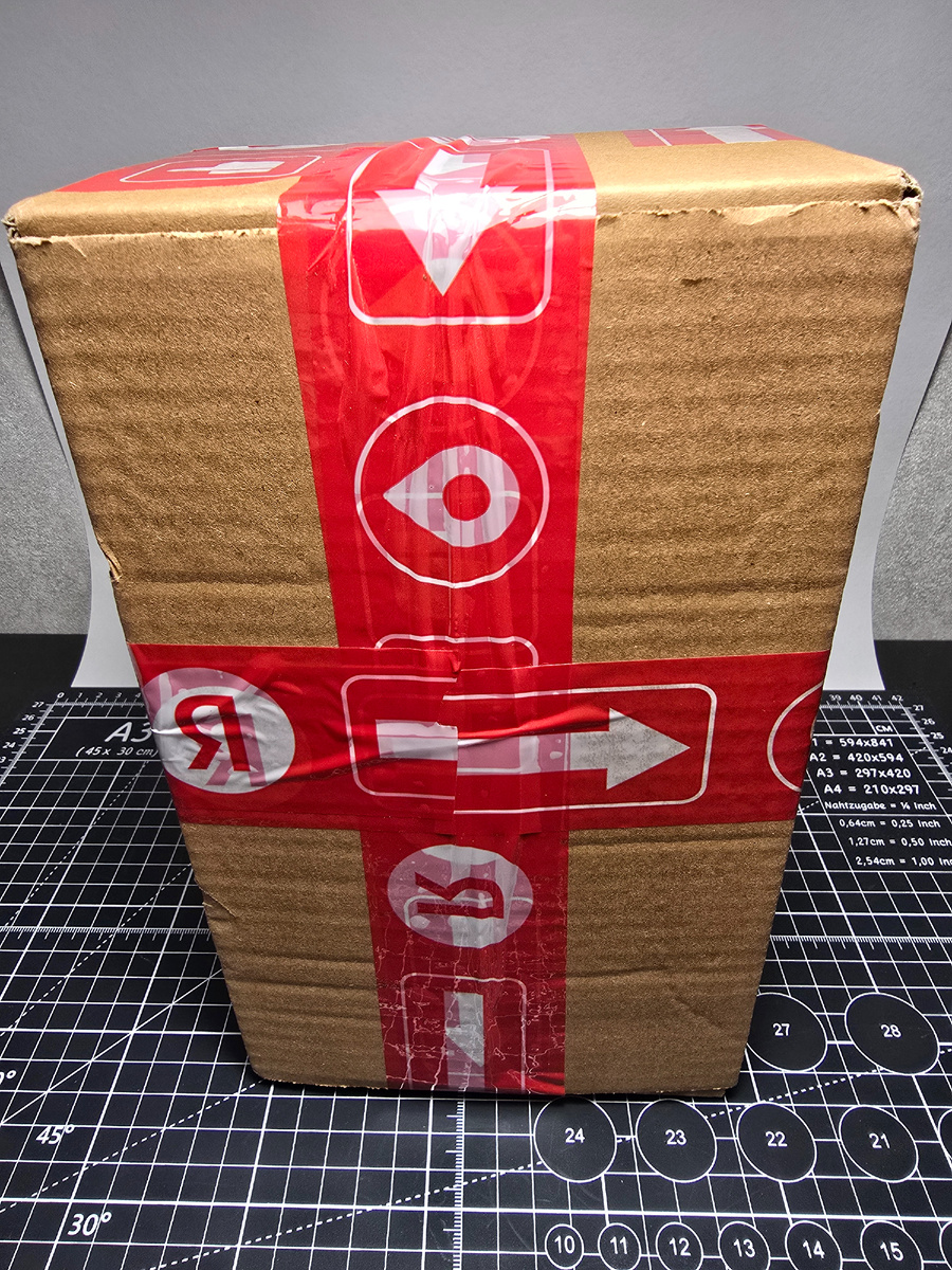 Коробка, наверное, раз в 50 больше деталей