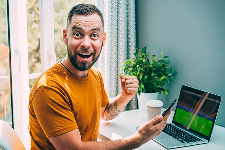    Добавляет нервов игрокам такая история, как live-ставки. В режиме реального времени в ходе матчей коэффициенты стремительно меняются за счёт специальных алгоритмов. Фото: Wpadington/Shutterstock