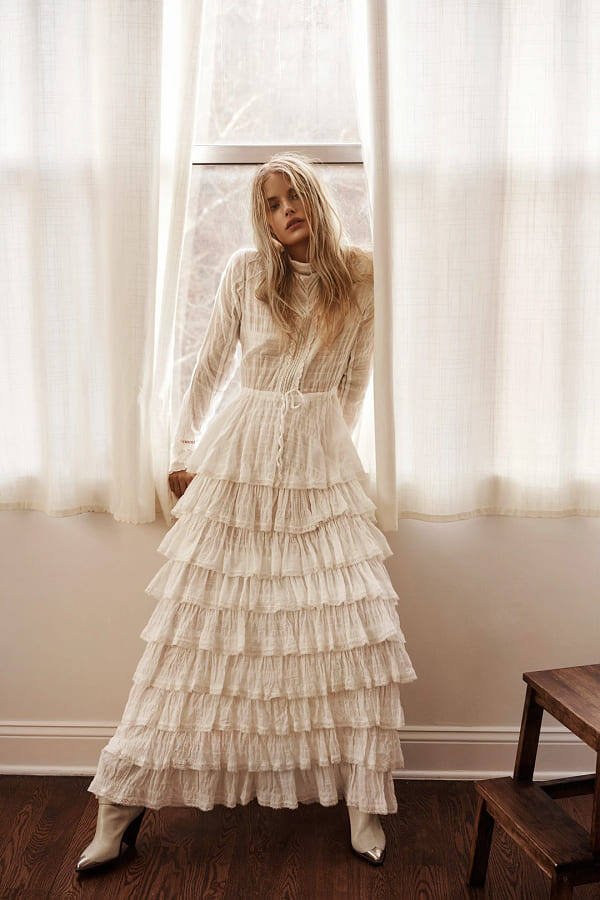 Это не белый цвет, а очень светлый бежевый