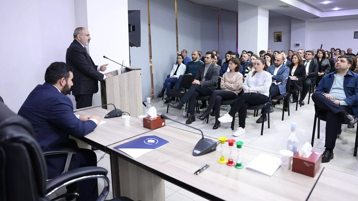 © Photo : press office of the Civil Contract Party