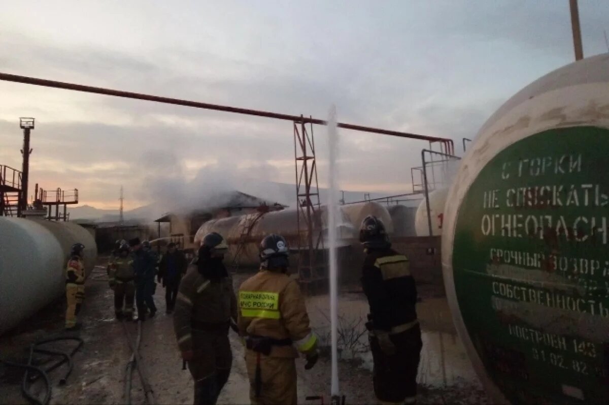   Прокуратура выясняет причины пожара с погибшим на нефтебазе под Махачкалой