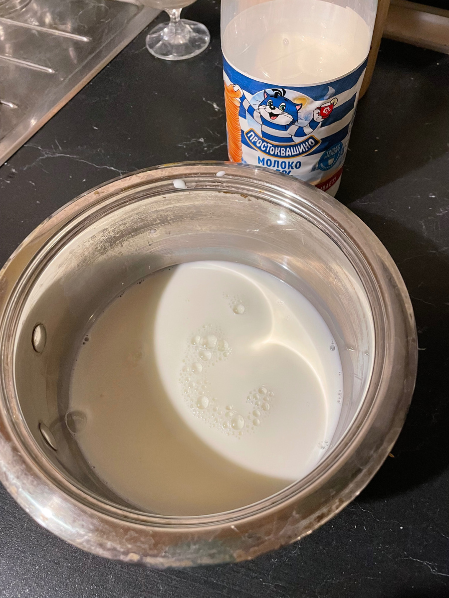 Нагреваю половину приготовленного молока до 30-35 градусов