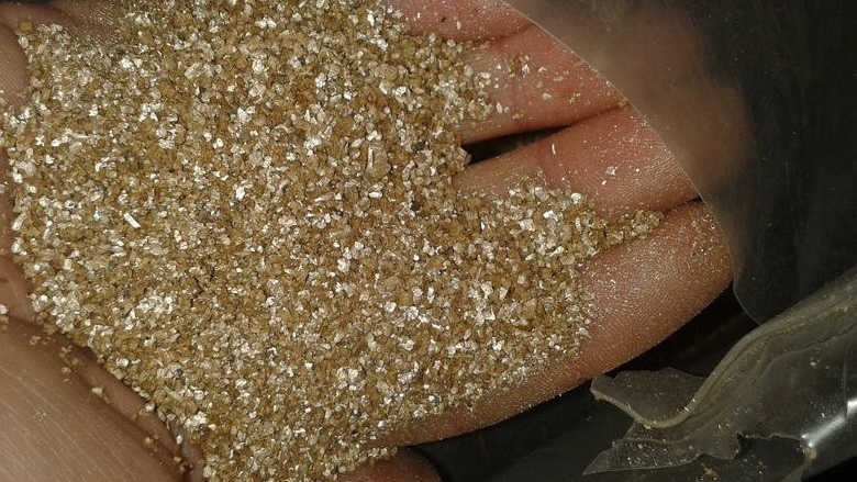 Смешиваю с землей 3 компонента для крепкой рассады. Корни за 12 дней