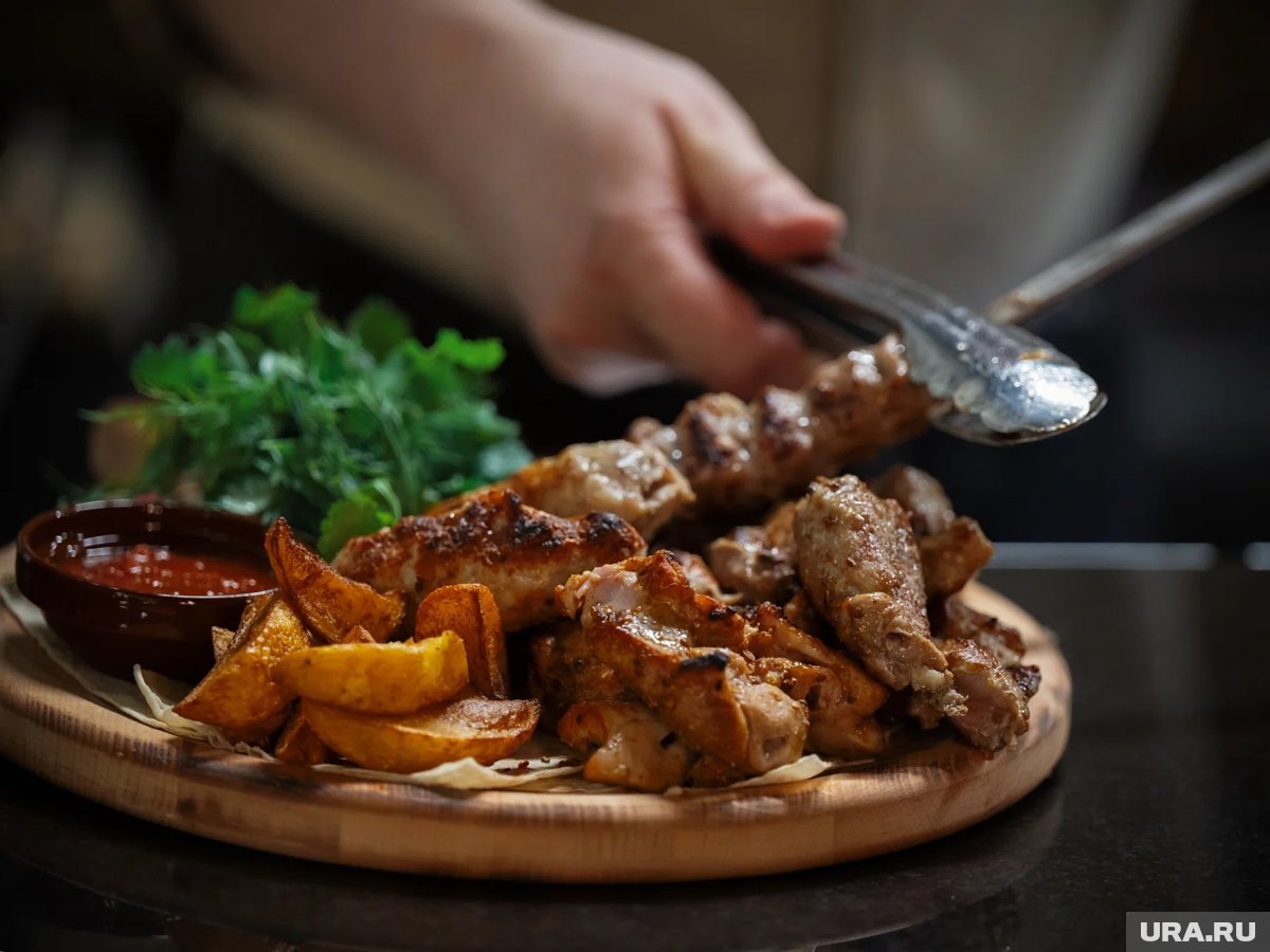   Мясо содержит необходимый организму белок