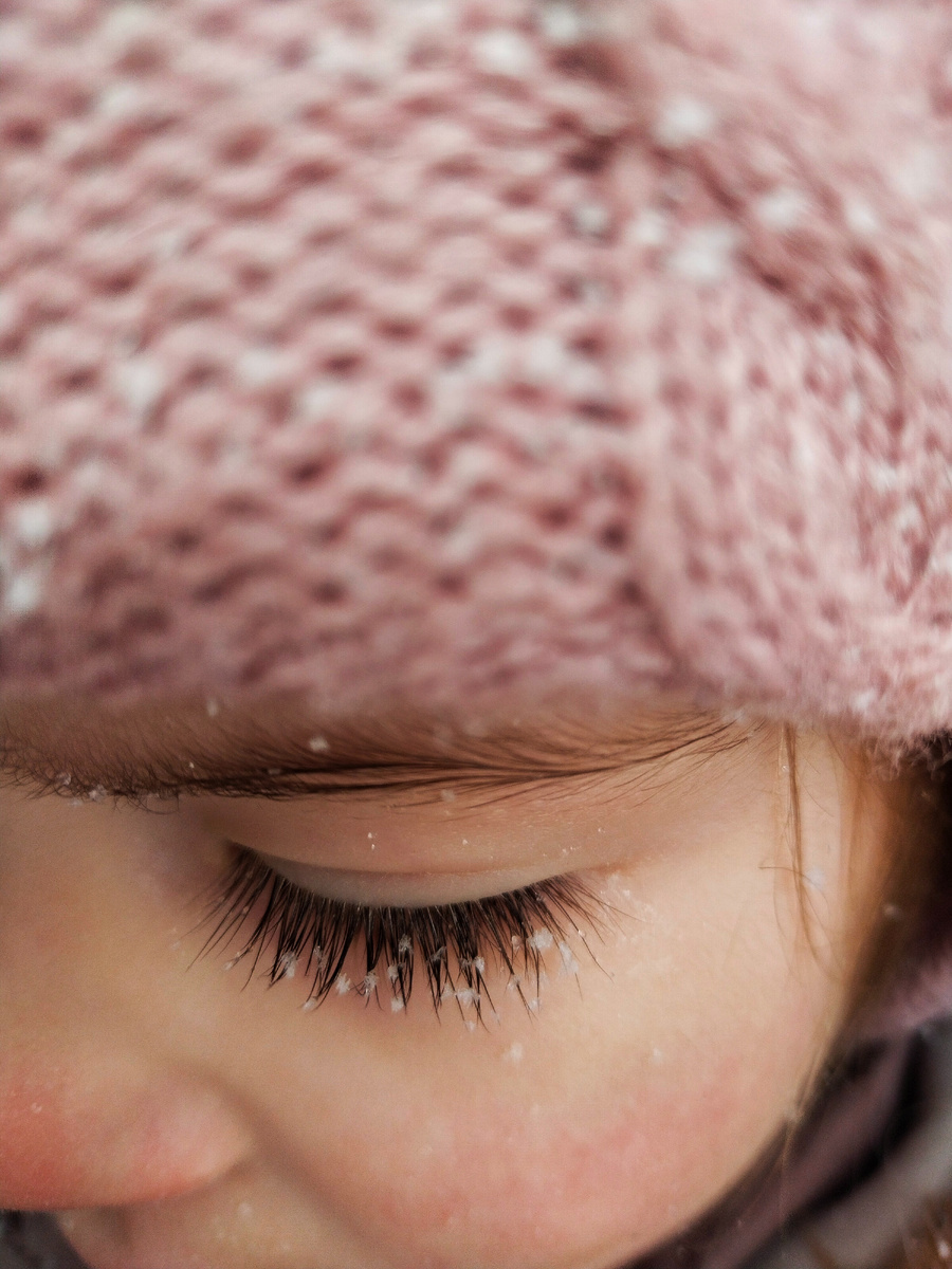 Никак не могла поймать фокус. Мира спокойно сидеть не желала