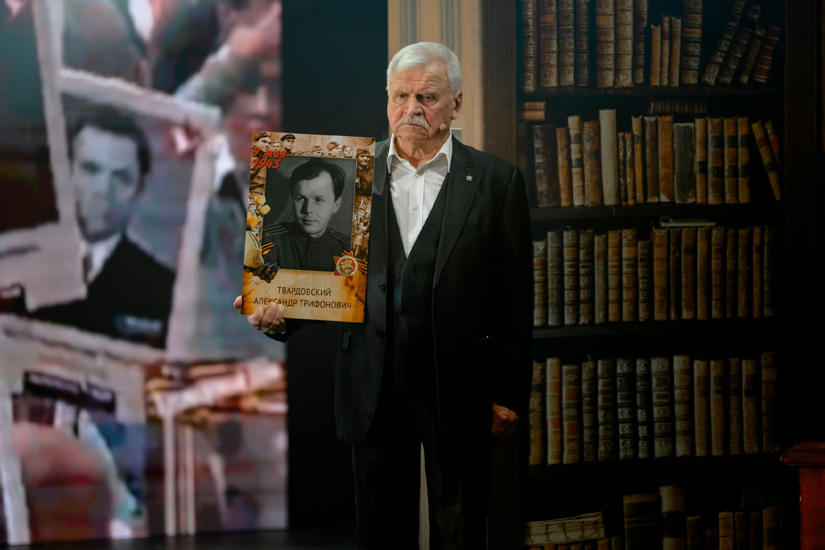 Театр "Русская песня". А.Твардовский "Ради жизни на Земле! Василий Теркин". С.П.Никоненко