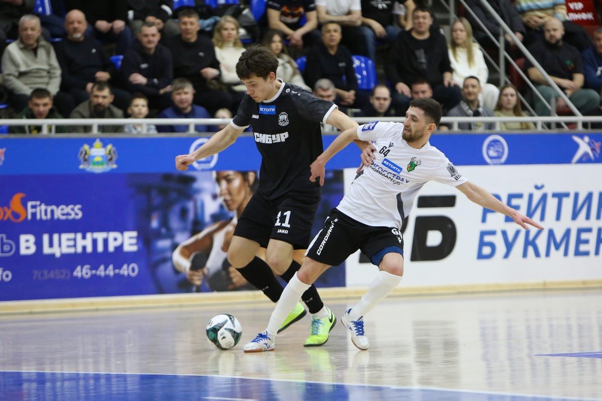    Тюменцы продолжают преследовать торпедовцев в турнирной таблице