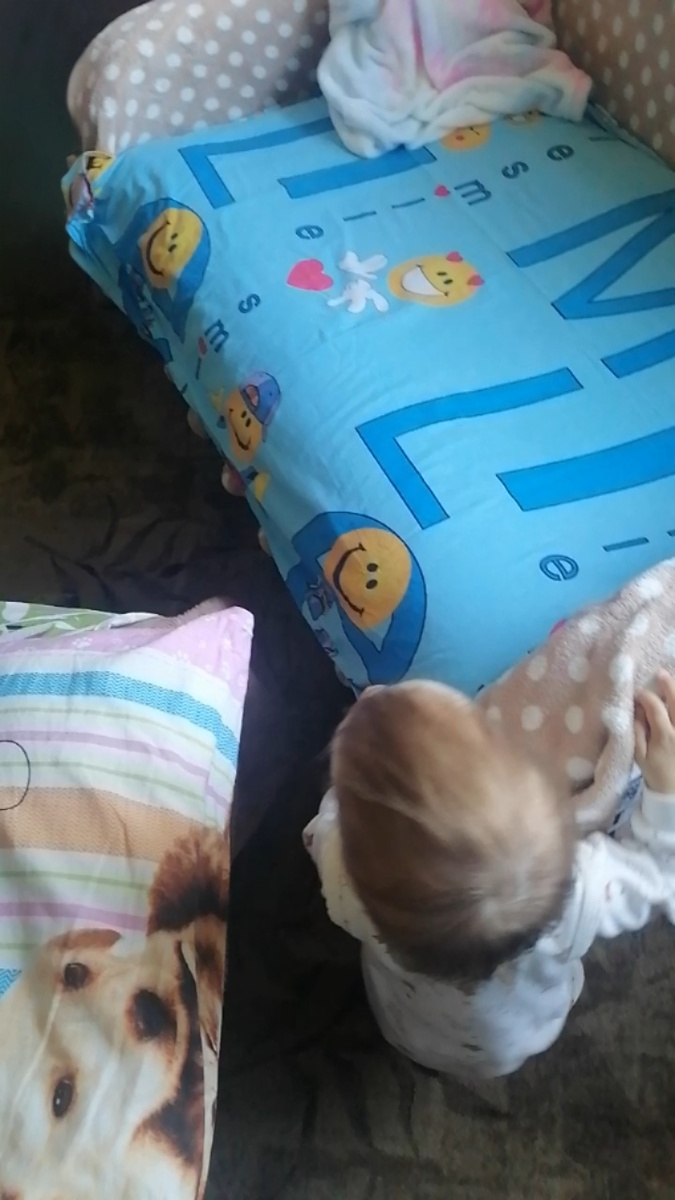 Диванчик, на котором Ксеня ещё помещается 