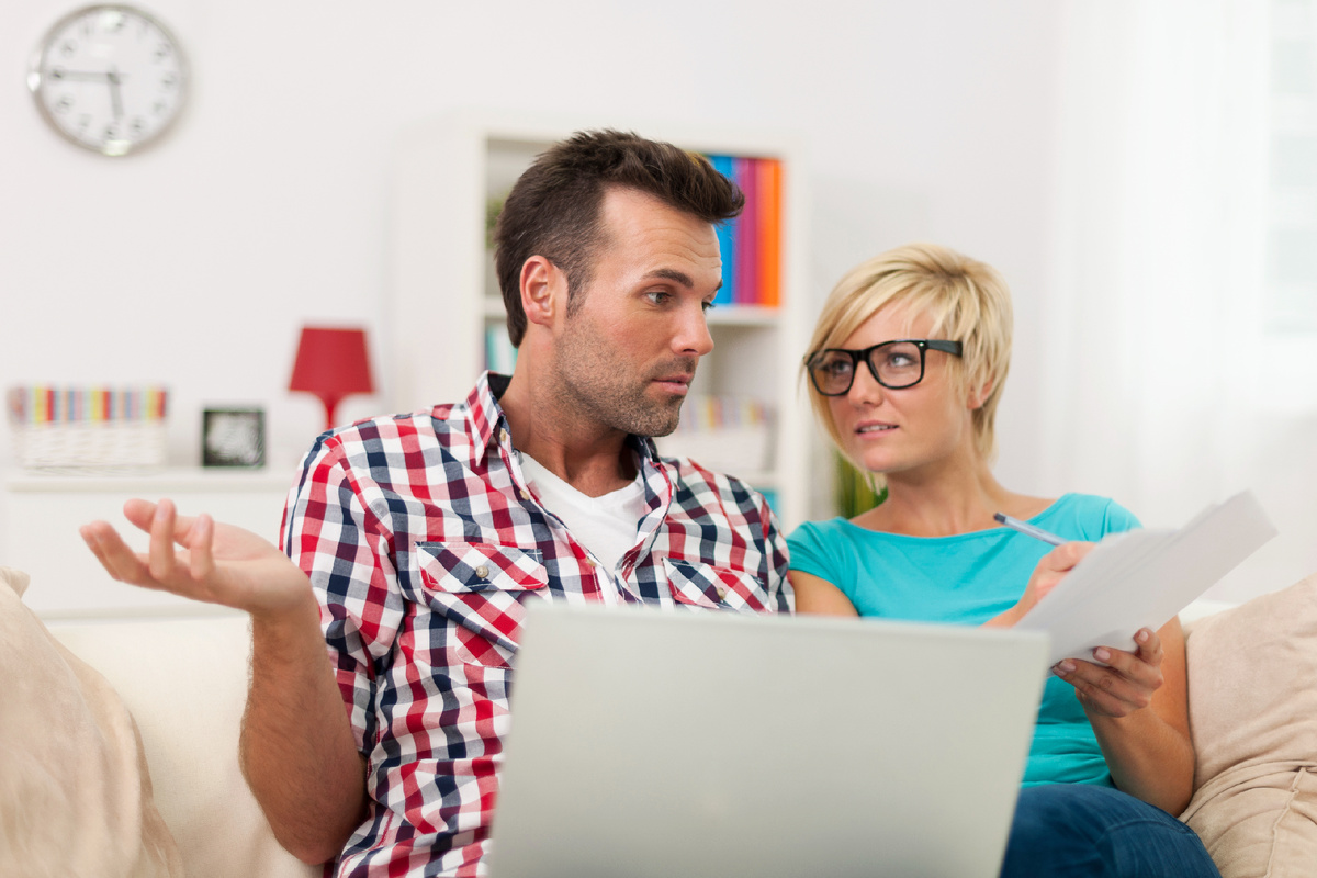 „Окей, принято“: как рабочий язык убивает любовь в семье рассказывает психолог Станислав Самбурский