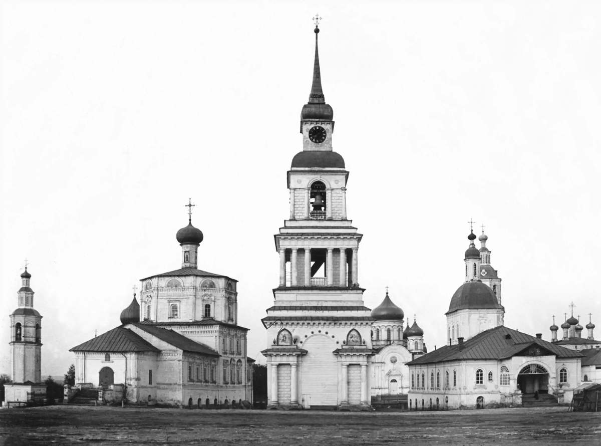 Соборная площадь в Слободском, 1900-1910 года.