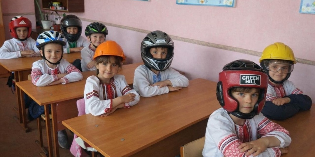 На Укр-не дети на уроках сидят в шлемах - поддерживают дисквалифицированного на Олимпиаде спортсмена