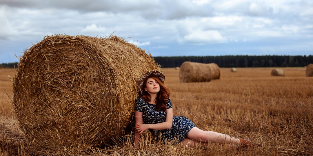 Девушки. Фотосессия на сеновале..Красивые редкие фото..