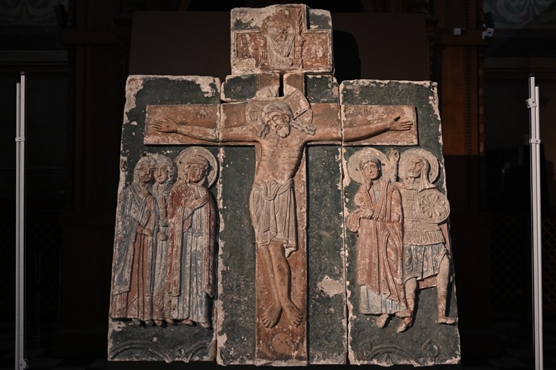 Камень с изображением части креста и нимба Иисуса Христа (Святославов крест) 1230 (?)